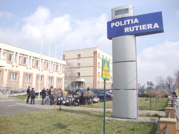 Un șofer băut a spart un geam de la sediul Poliției Rutiere din Constanța!